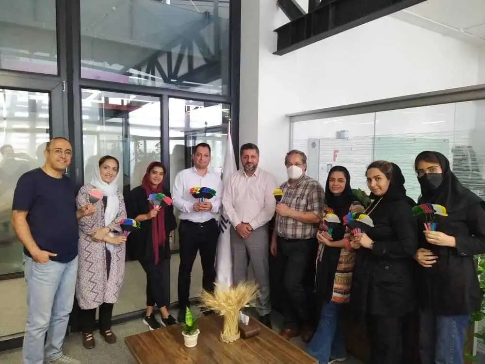 کارگاه شش کلاه تفکر با حضور راچونه در «اخبار رسمی» برگزار شد